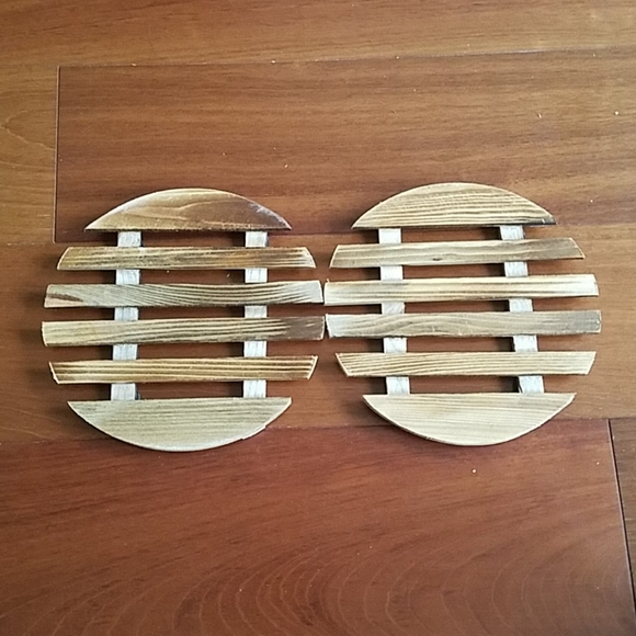 🔴NWOT Wood trivet. One size. - Picture 3 of 3